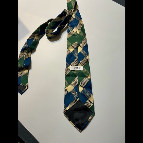 Hugo Boss 100% Silk Tie - Picture 2 of 5